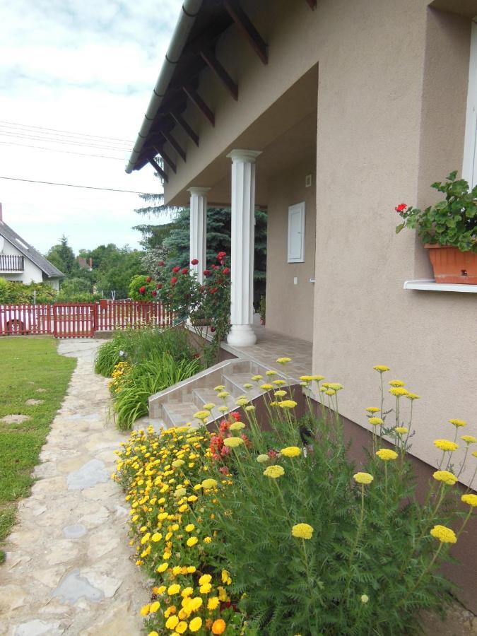 Viragos Apartman Balatonszemes Exterior photo